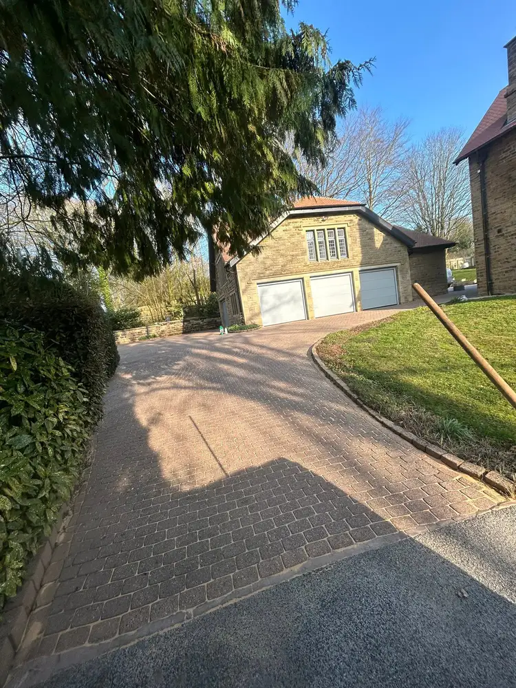Block paving driveway cleaning