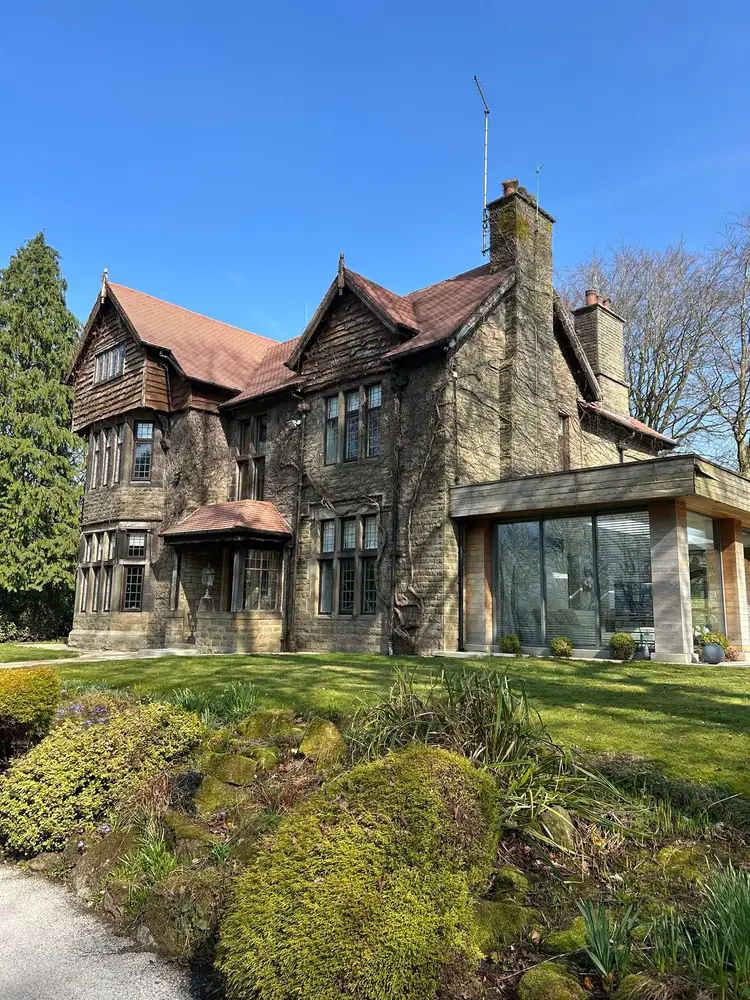 Stone house exterior cleaning